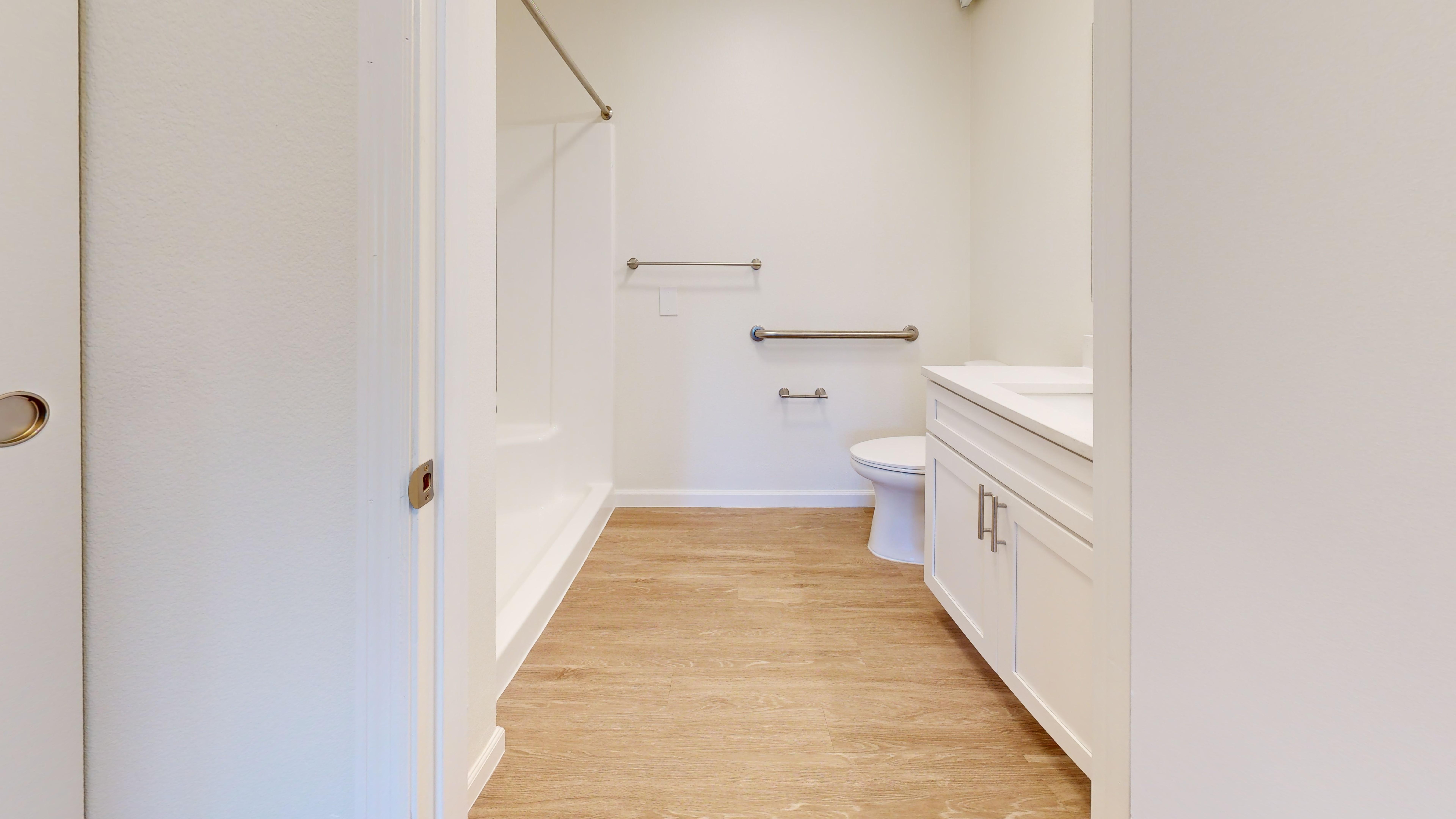 The-Tremont-Studio-IL-563-sqft-Bathroom